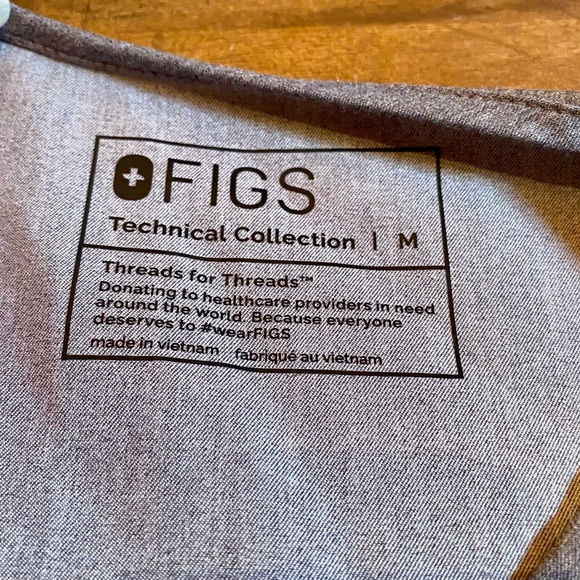 🩺Figs Catarina One-Pocket Scrub Top in Graphite🩺 NWOT - Picture 7 of 15